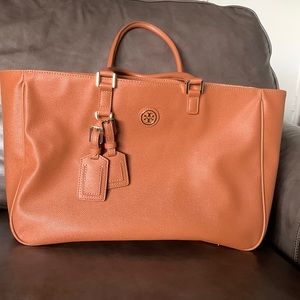 Barely use large Tory Burch tote bag